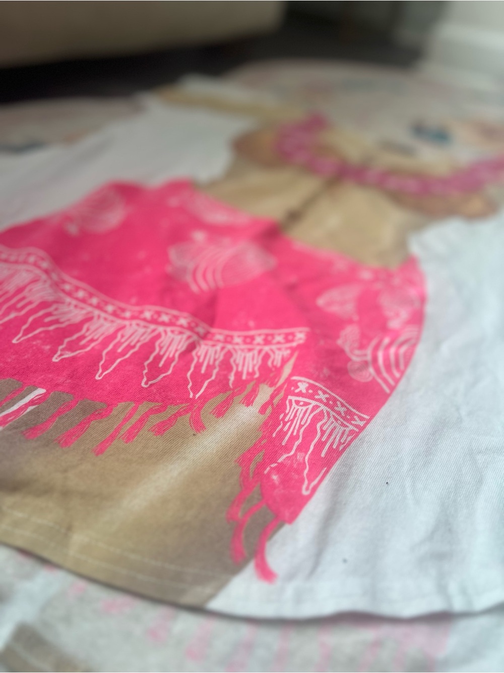 Novelty vintage Hula Girl Print Short Sleeve Tee - White / Pink - Picture 2 of 4